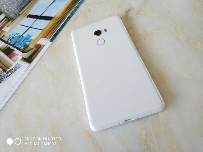 致敬經(jīng)典！雷軍親自揭曉超大杯：小米10至尊紀(jì)念版正式官宣