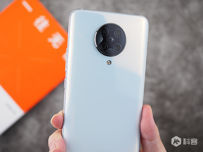 幸福來得有點(diǎn)突然!realme推三款新機(jī),百元5G時代開啟