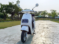 雅迪冠能M8電動車評測：續(xù)航超給力，高端新典范