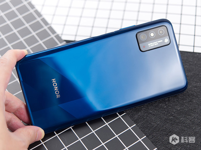 一次充電開(kāi)黑12小時(shí)!大屏5G榮耀X10 Max評(píng)測(cè)視頻