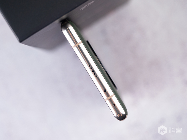 華為Mate40 Pro素皮版圖賞：星環(huán)設(shè)計，超感知徠卡電影影像躍見非凡