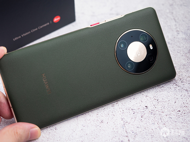華為Mate40 Pro素皮版圖賞：星環(huán)設(shè)計，超感知徠卡電影影像躍見非凡