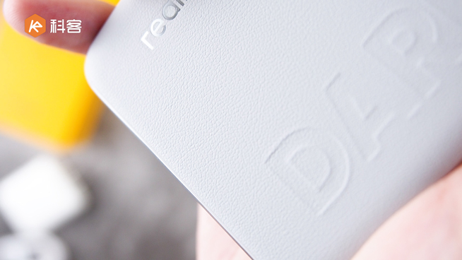 realme Race真機(jī)首次曝光:驍龍888新旗艦 素皮版又安排上了!