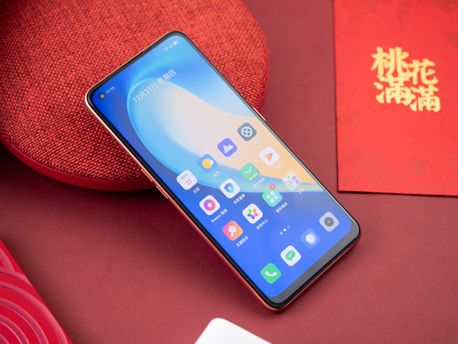 realme V15錦鯉手機開箱：1500元內無敵手！50W閃充降維打擊