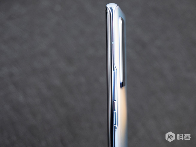 榮耀V40上手圖賞：屏幕有驚喜，先鋒設計氣宇不凡