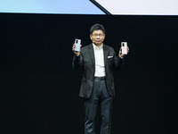 連續(xù)六年第一仍不滿足！華為手機(jī)再為老用戶送驚喜，折疊屏機(jī)主有福了