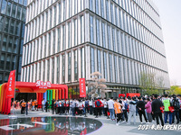 小米19項(xiàng)新政策，雷軍再談造車(chē)！一連串驚喜亮相米粉節(jié)