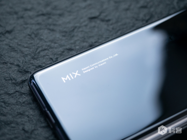 小米MIX FOLD開箱上手：萬元內的折疊屏手機！你覺得ok嗎？