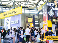 realme“GT入侵”展臺挑戰(zhàn)CJ最潮區(qū)域，真我GT大師系列火爆全場