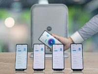 摩托羅拉再秀隔空充電技術(shù)：3米遠距離+廣角覆蓋+4臺同時充電！