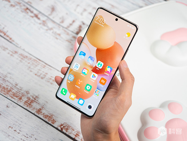 小米Civi怦怦粉開箱圖賞：輕薄自拍巔峰，怦然心動