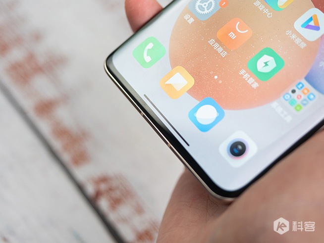 小米Civi怦怦粉開箱圖賞：輕薄自拍巔峰，怦然心動