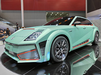 沙龍機(jī)甲龍?bào)@艷廣州車(chē)展！3.7秒零百加速，首發(fā)華為雙MDC計(jì)算平臺(tái)