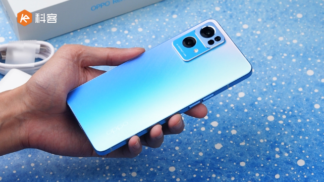 OPPO Reno7 Pro上手體驗(yàn)：前后拍攝都了得！爆款秘訣全靠設(shè)計(jì)？
