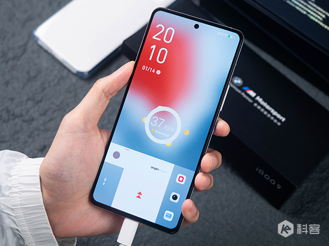 iQOO 9上手體驗：著重溫控發(fā)揮穩(wěn)如馬！120Hz直屏游戲體驗真舒爽