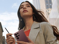 三星Galaxy S22系列發(fā)布：超大杯內(nèi)置S Pen，還能解鎖專屬色