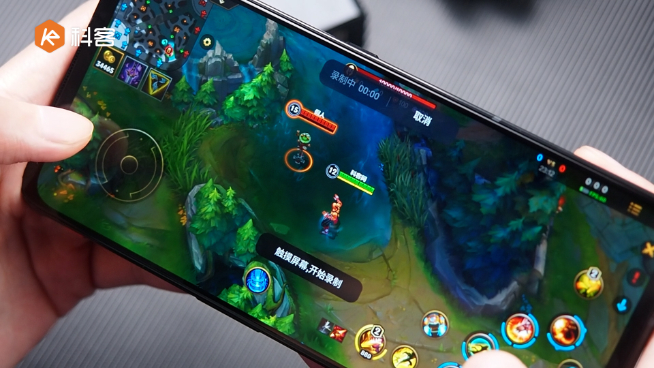 紅魔7游戲手機開箱：「原神」?jié)M幀暢玩很夸張！風(fēng)冷散熱馴龍出色不燙手