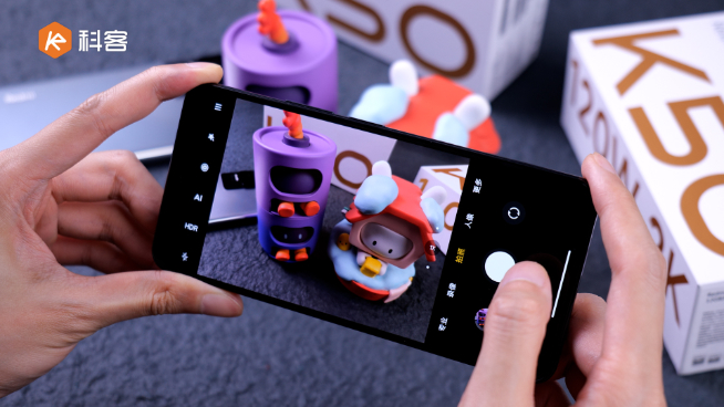 Redmi K50/K50 Pro上手：又香又狠！天璣8100把門焊死