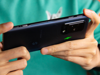 黑鯊5 Pro上手體驗(yàn)：被動(dòng)散熱最強(qiáng)王者？玩《原神》穩(wěn)不穩(wěn)得住？