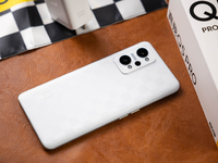 ?真我Q5 Pro上手體驗(yàn)：棋盤(pán)格新設(shè)計(jì)老味道！千元80W閃充夠不夠香？