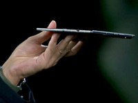 MIX FOLD 2押注輕薄欲逆襲，雷軍揭秘小米汽車500多天干了啥