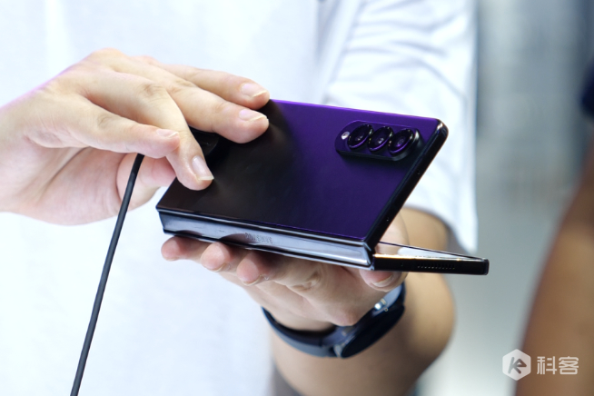 細(xì)節(jié)升級(jí)更輕盈！三星Galaxy Z Fold4/Flip4現(xiàn)場(chǎng)上手