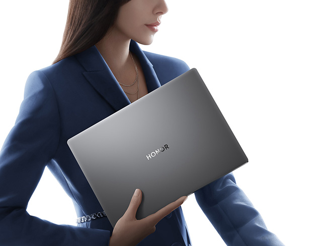 上半年安卓機(jī)銷量王喜迎升級(jí)！榮耀發(fā)布六款全場(chǎng)景新品