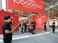 兩年1000萬(wàn)臺(tái)！雅迪冠能系列再創(chuàng)行業(yè)新紀(jì)錄，有何魔力？