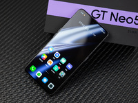 80秒充電20%！真我GT Neo5發(fā)布，三大招暴擊Redmi K60