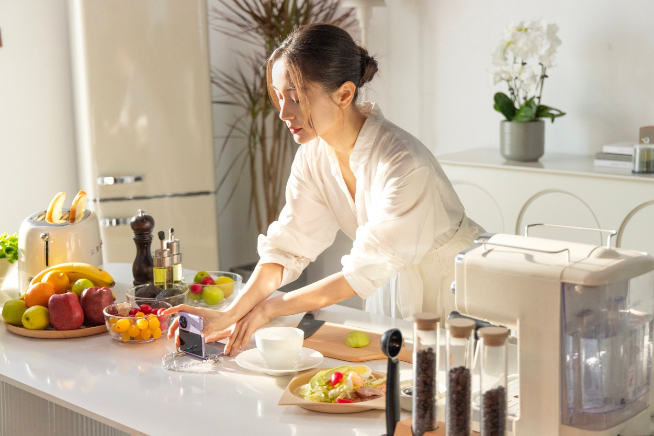 vivo X Flip劇透：輕奢設(shè)計(jì)+蔡司影像！細(xì)節(jié)牢牢抓住少女心