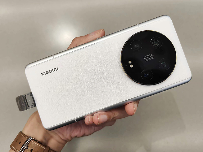 小米13 Ultra上手速評：在試一種很新的影像？我推薦這款顏色