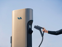 3年10倍銷(xiāo)量！理想和賽力斯誰(shuí)的小目標(biāo)更靠譜？李想是否飄了