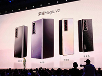 榮耀Magic V2發(fā)布：8999元起，開創(chuàng)多項(xiàng)折疊屏新紀(jì)錄