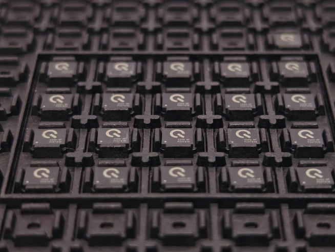 iQOO 12 Pro真機亮相：OV50H主攝+潛望式長焦！外觀給幾分？