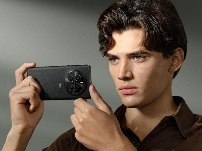 即將來到戰(zhàn)場的是：真我GT5 Pro！售價(jià)3499元起刺向友商？