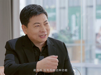 余承東現(xiàn)場玩轉(zhuǎn)“巨幕手機(jī)”！展示用華為智慧屏刷抖音資訊有多爽