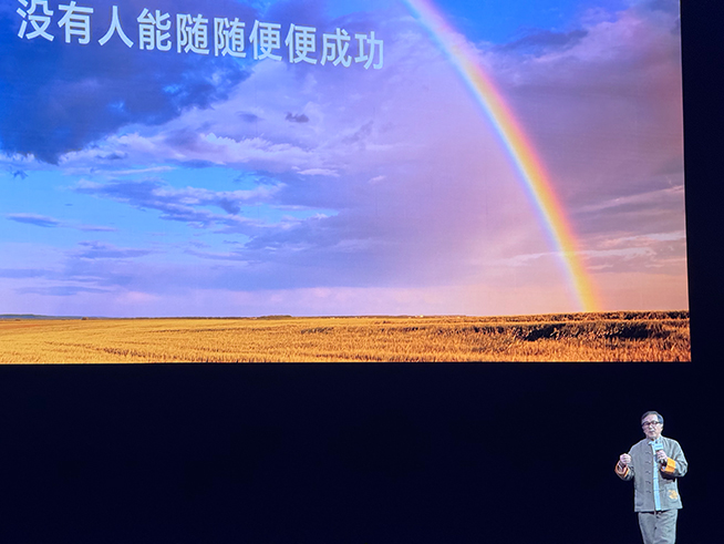 Magic6至臻版+RSR保時捷設計！榮耀發(fā)多款新品，趙明豪言遙遙領先