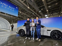 大定超10萬(wàn)鎖單超4萬(wàn)！雷軍親自交付首批小米SU7創(chuàng)始版