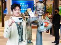 楊洋代言榮耀200系列發(fā)布：主打雅顧光影寫真，2499元起