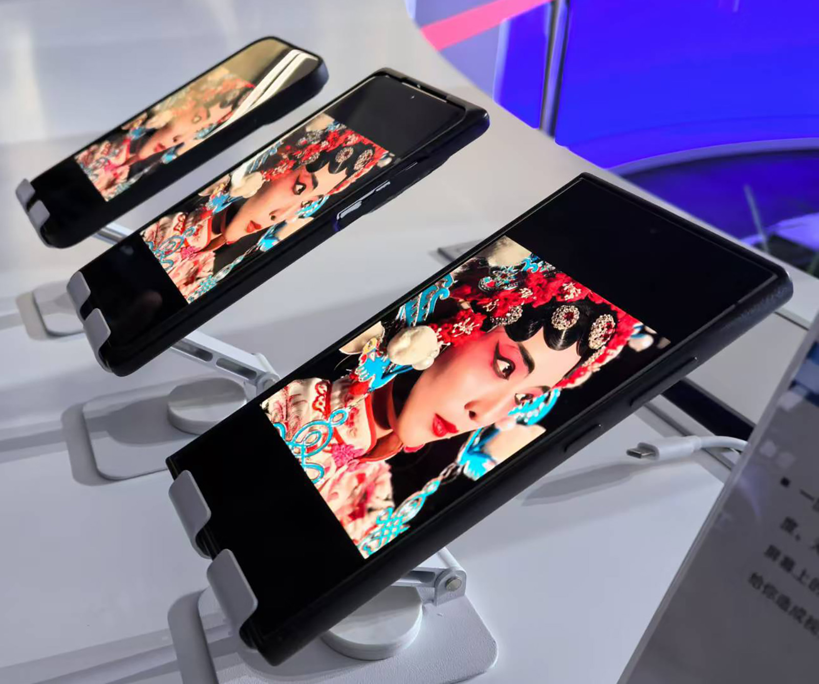 一加13首發(fā)第二代東方屏！創(chuàng)21項紀錄，四大巔峰體驗