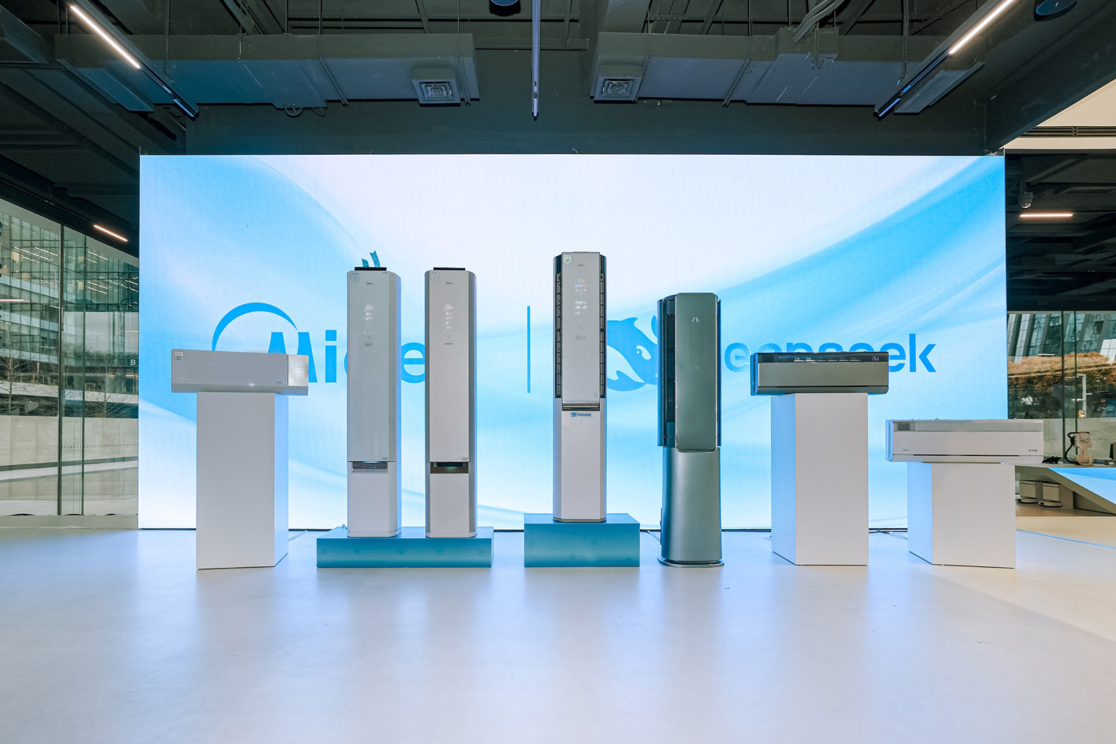 全球首款DeepSeek空調(diào)首秀，美的推進空調(diào)行業(yè)智能化浪潮