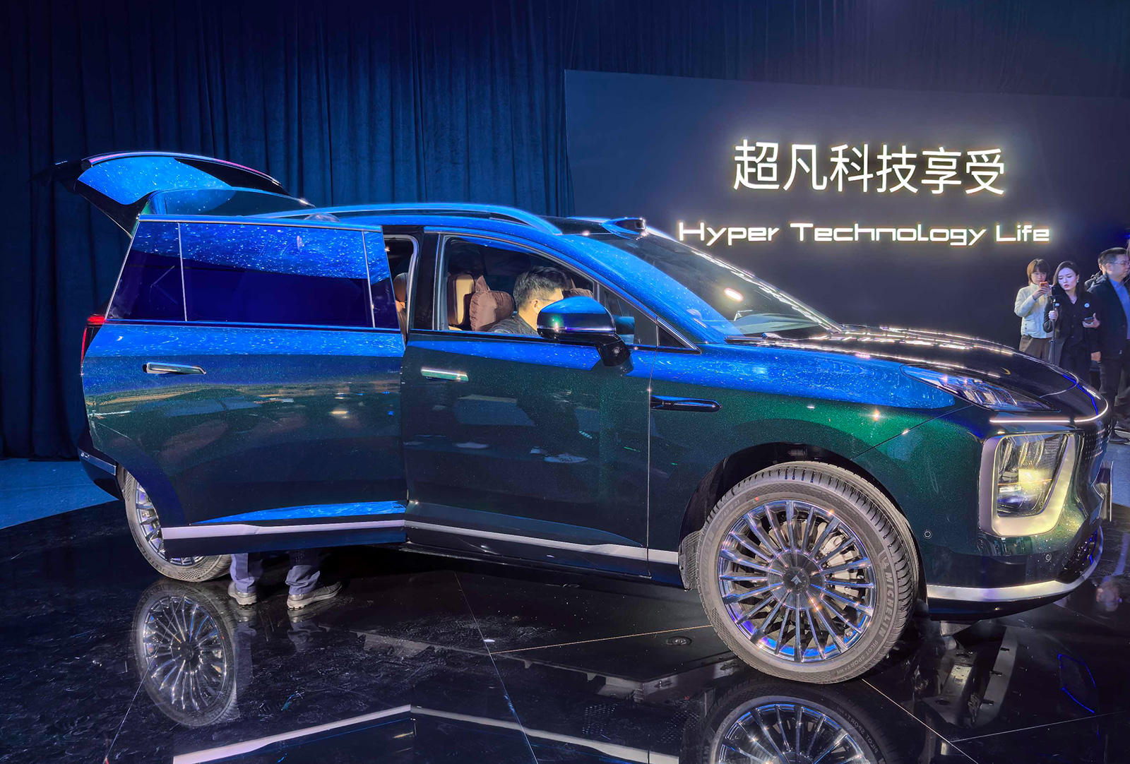 廣汽昊鉑HL起售價(jià)27.98萬元起：家庭智能新豪華SUV，首發(fā)暗夜之瞳