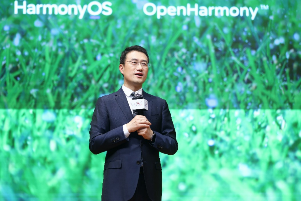 華為終端CEO何剛回母校西電 開講鴻蒙校園公開課