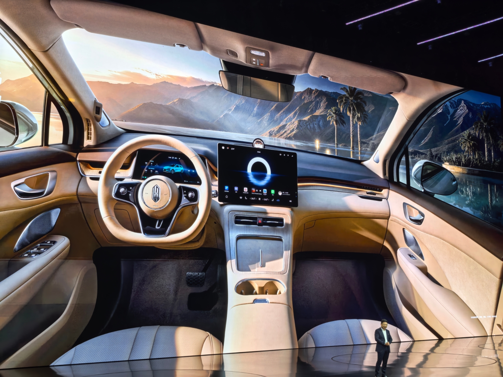 聽(tīng)華為的沒(méi)錯(cuò)！鴻蒙智行多款新車亮相，余承東稱尚界H5炸裂