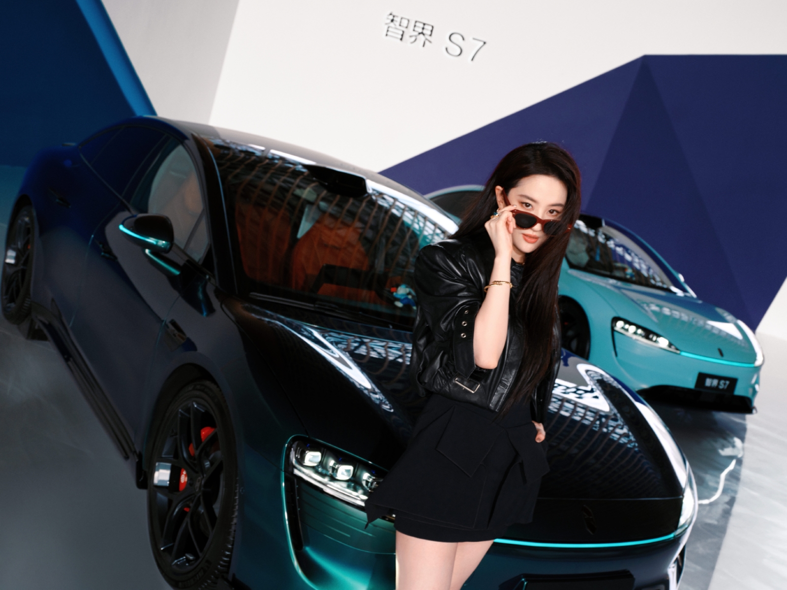 聽(tīng)華為的沒(méi)錯(cuò)！鴻蒙智行多款新車亮相，余承東稱尚界H5炸裂