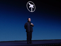 調侃遙遙領先吐槽游戲皮膚，羅永浩科技春晚變味了？網(wǎng)紅老羅帶貨很拼