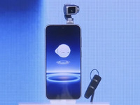 可旋轉(zhuǎn)跟拍手機(jī)榮耀Robot Phone發(fā)布，Magic V6刷新紀(jì)錄